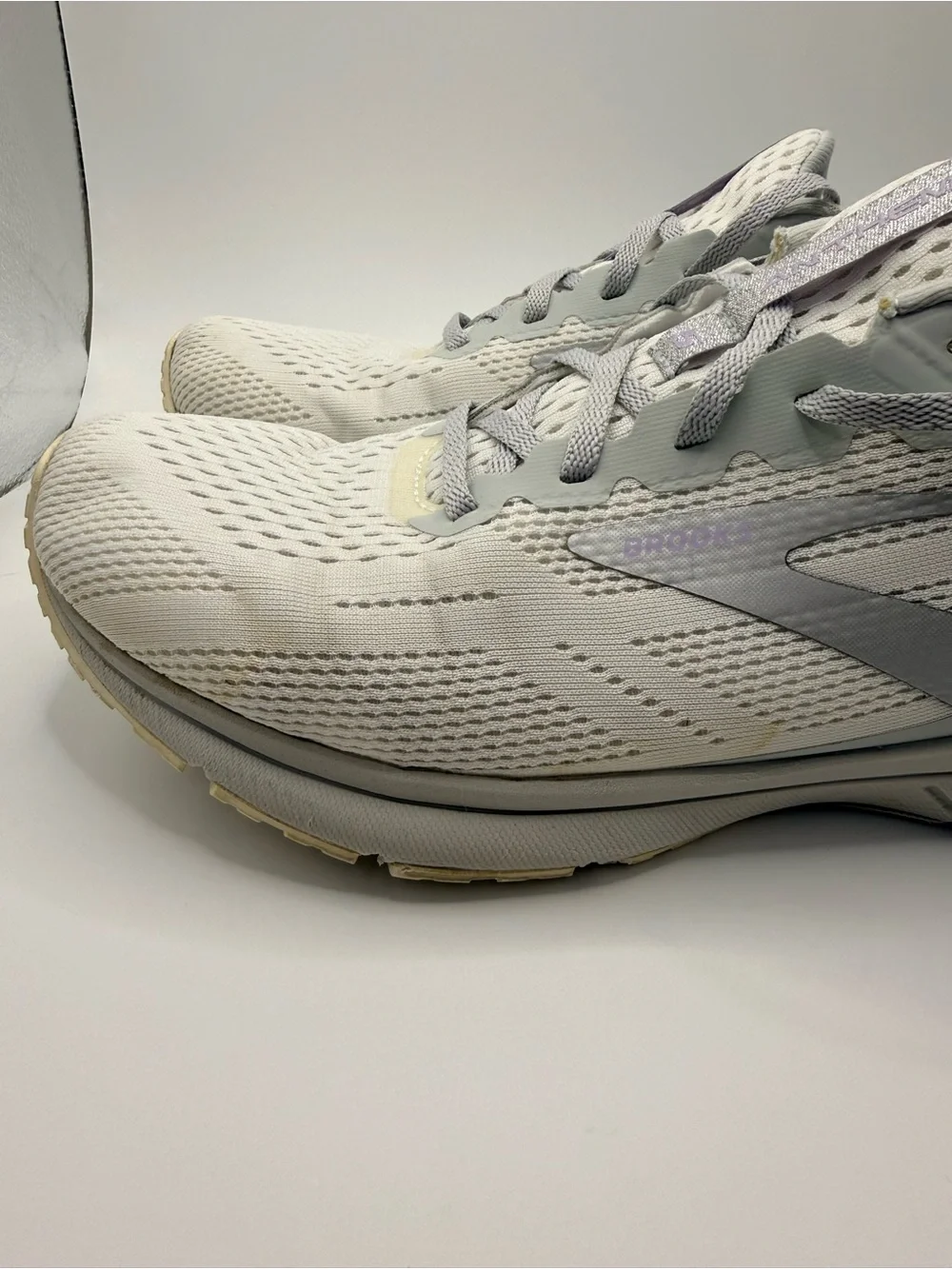 BROOKS Anthem 5 Women’s White‎ Purple Running Walking Athletic Shoes Size 8.5